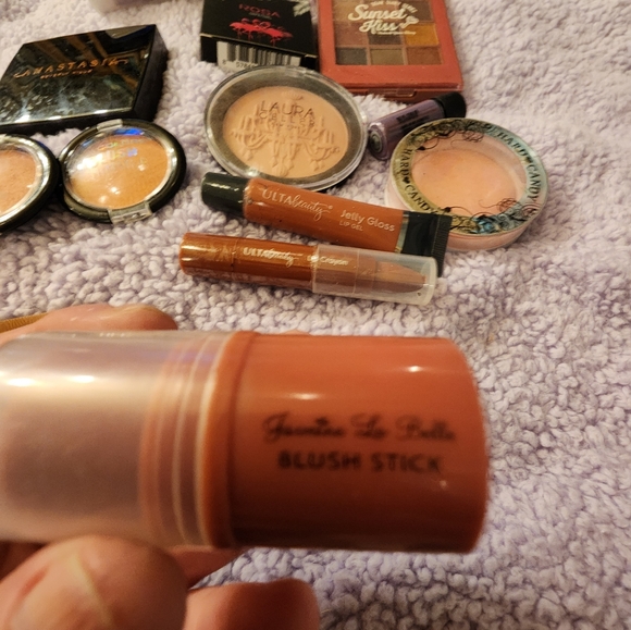 Multiple makeup kit - Picture 6 of 16
